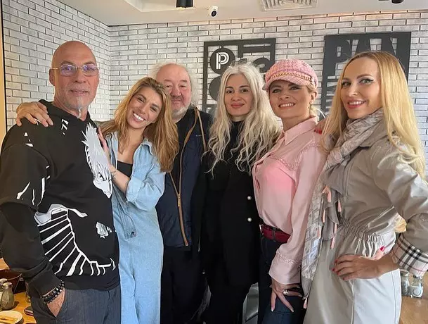 trupa-a.s.i.a.-se-reuneste-4