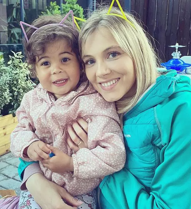 andreea-ibacka-la-un-pas-sa-nasca-prematur-10