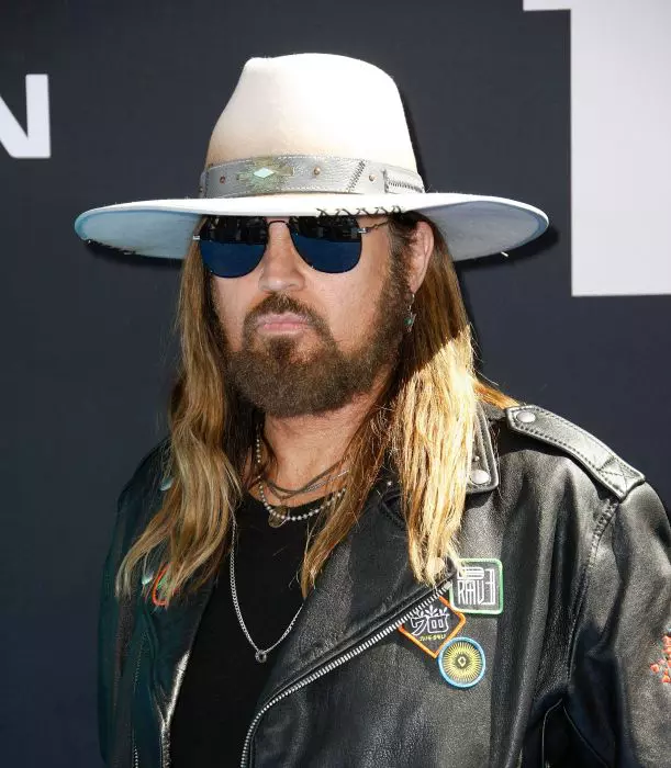 Billy Ray Cyrus s-a căsătorit cu Firerose