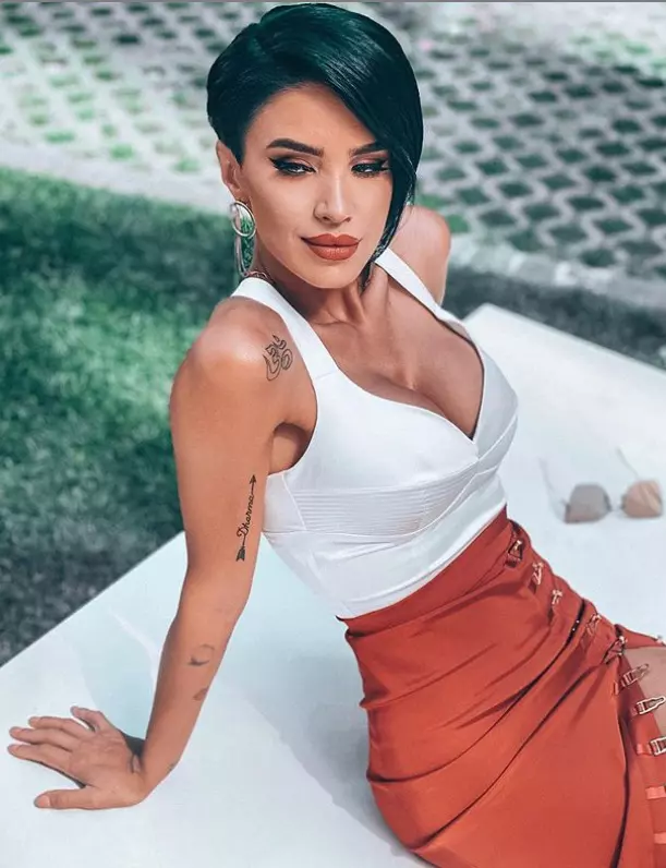 Adelina Pestrițu are COVID-19 3