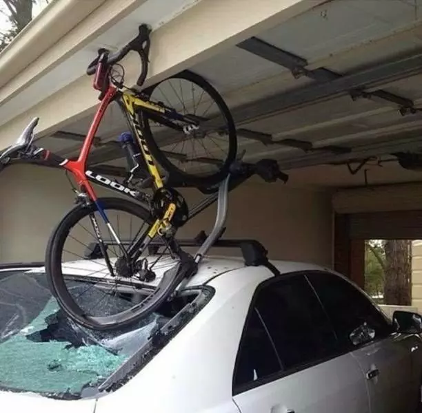 cineva-a-uitat-de-bicicleta