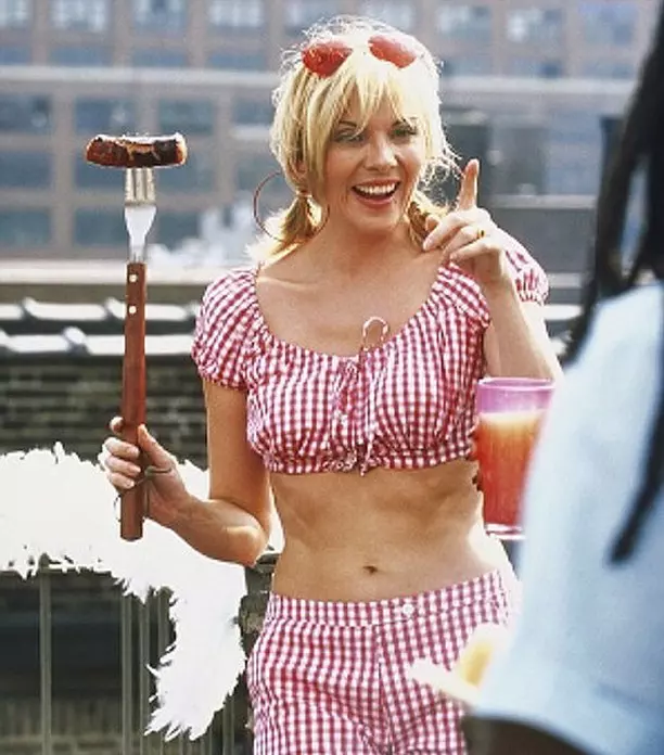 20 de ținute inedite purtate de personajele din Sex and the City (7)