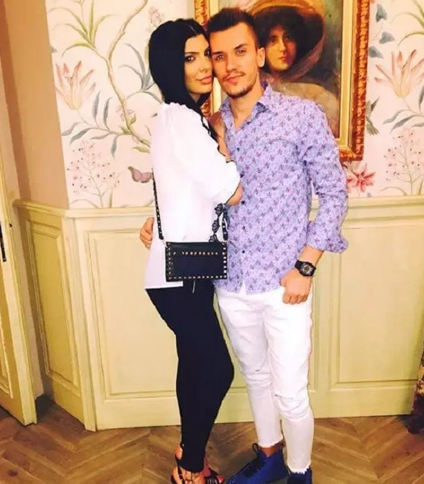 andreeatonciu_32737600