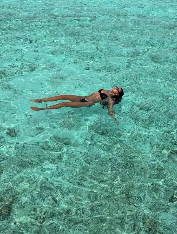 Antonia în costum de baie (1)