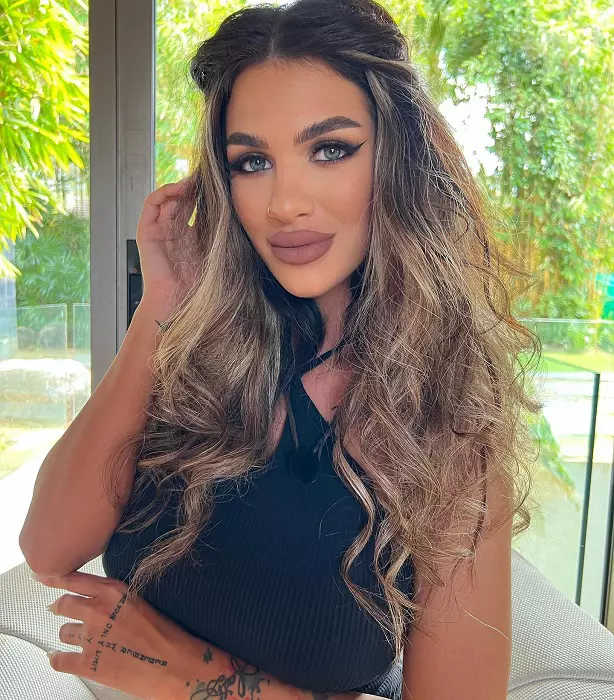 larisa lala 233