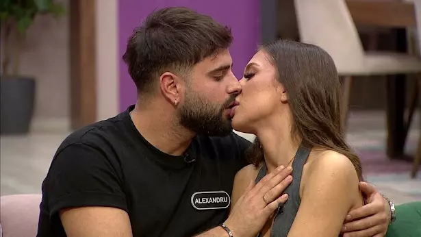 Alexandru și Diana sarut2