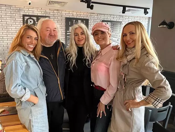 trupa-a.s.i.a.-se-reuneste-5