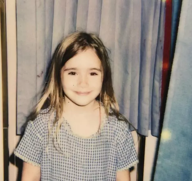 Lily Collins copilarie1