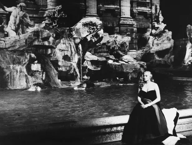 Anita Ekberg în filmul „La Dolce Vita“ al lui Fellini