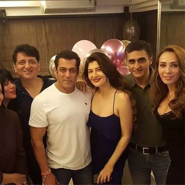 salmanandiulia21562839986