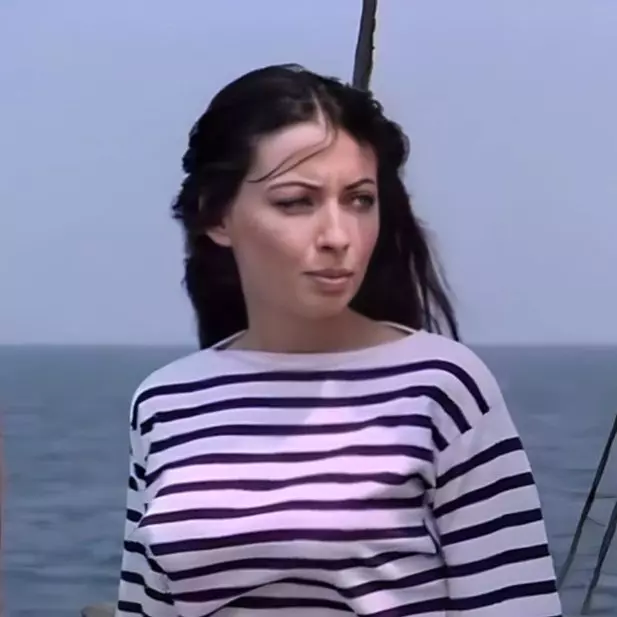 Julieta Szönyi (3)