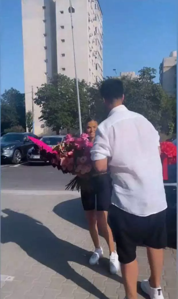 alex-leonte-surpriza-theo-rose-2