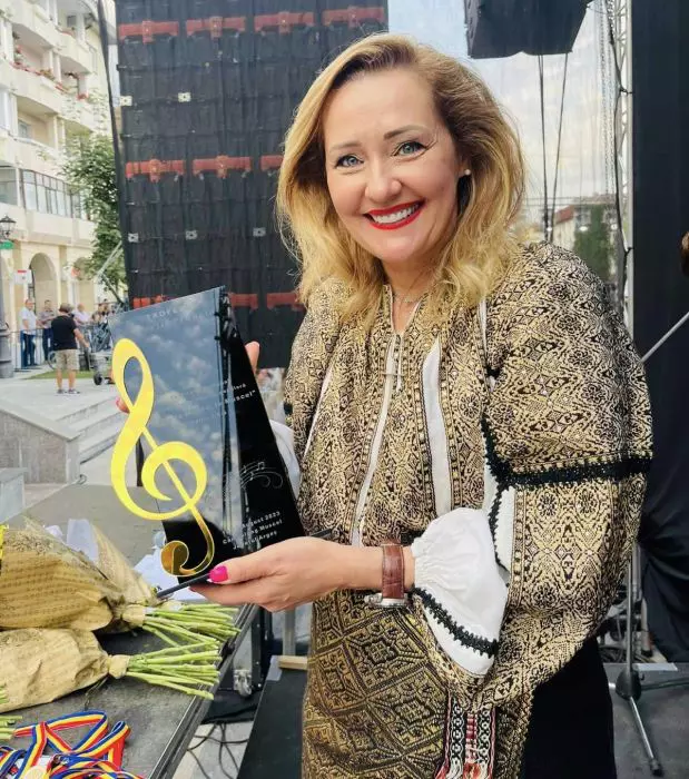 elena-lasconi-2-1