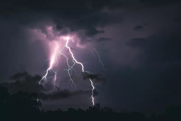 Fenomene ale naturii - Tunet și Fulger