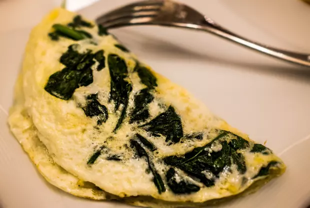 Idei de mic dejun- omletă cu spanac