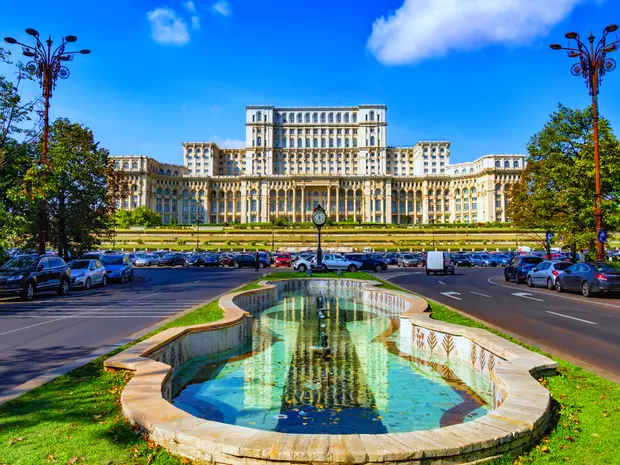 Locuri de vizitat în București cu copiii- Palatul Parlamentului