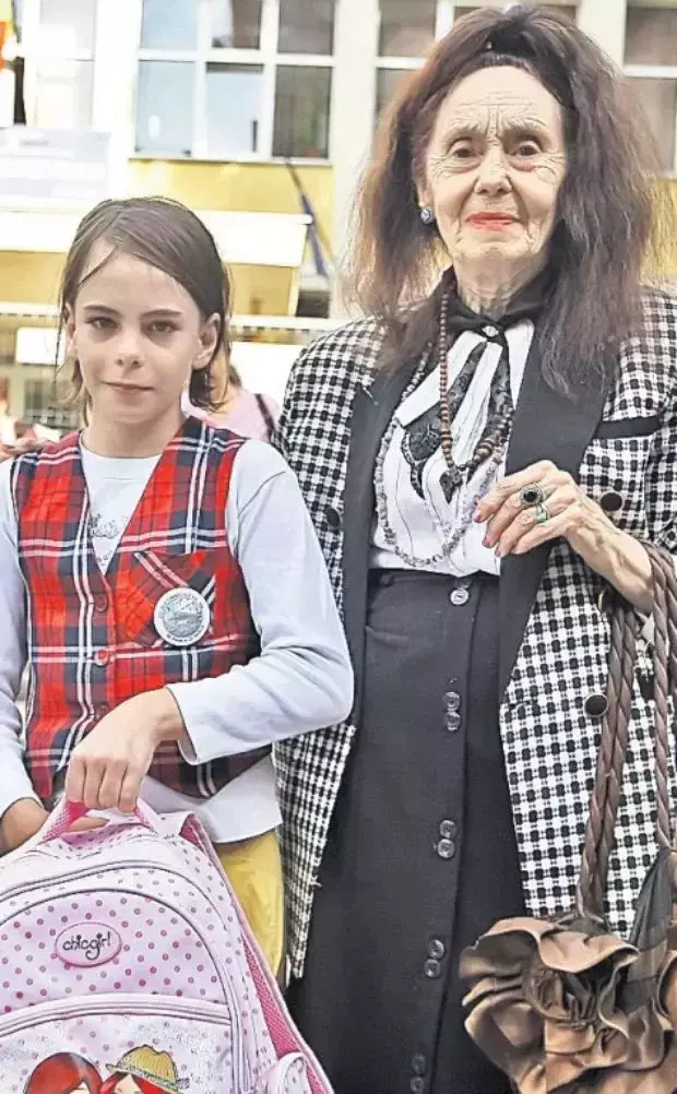 Fiica-adriana-iliescu-2