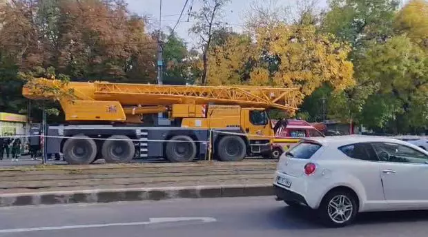 corpul-gravidei-ucise-in-explozia-din-rahova-extras-cu-doua-macarale-dintre-ruine-risc-iminent-de-prabusire-1016055