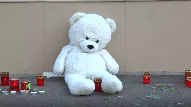 fratele-femeii-din-ploiesti-ai-carei-gemeni-au-cazut-de-la-etaj-facea-prostitutie-se-plimba-cu-721700-1