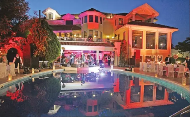 Vila-lui-irinel-columbeanu-a-luat-foc-4