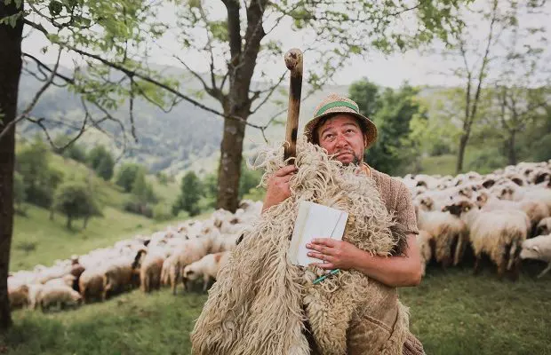 varu-sandel-pup-o-ma-620x400-1