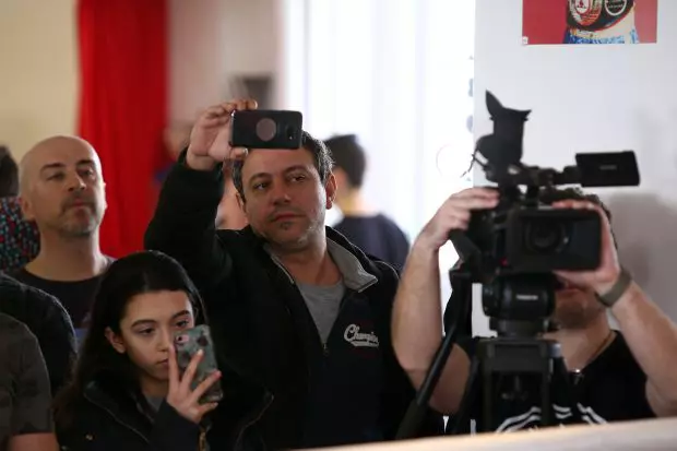 Sorin Bontea și fiica lui, susținătorii lui Iulian Bontea, la meciurile de box