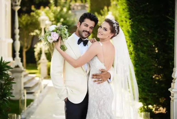 burak-ozcivit-fahriye-evcen-wedding-photo