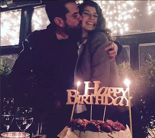 Beren Saat - petrecere (2)