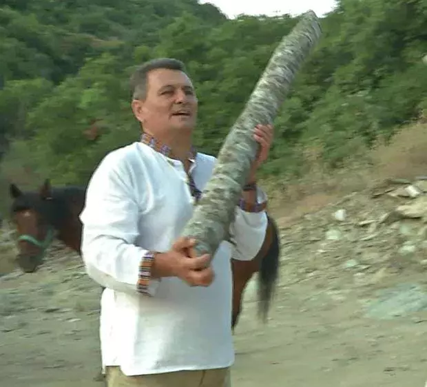 Nea-Marin-Poftiti-pe-la-noi3