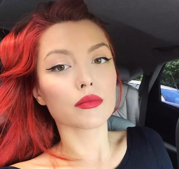 Elena Gheorghe, fotografie incendiară în cadă