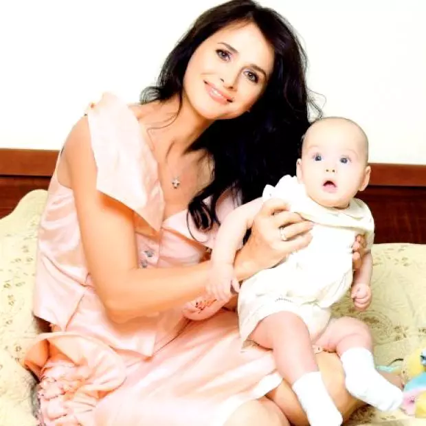 madalina-manole-mama_88272300