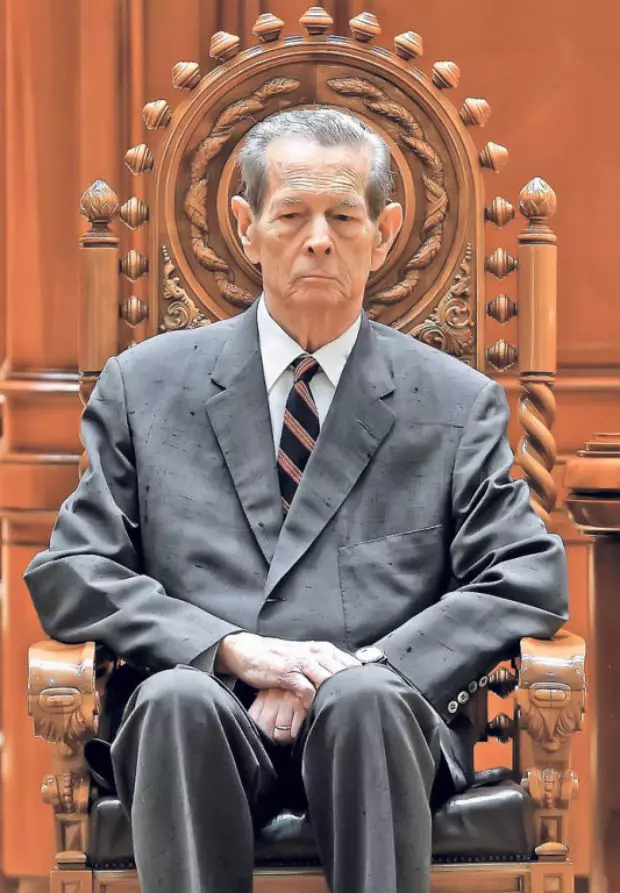 Regele Mihai I e in stare grava 4