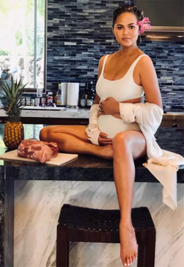 Chrissy-Teigen-3