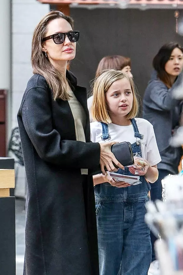 angelina-jolie-daughter-viv-shopping-backgrid-1-embed