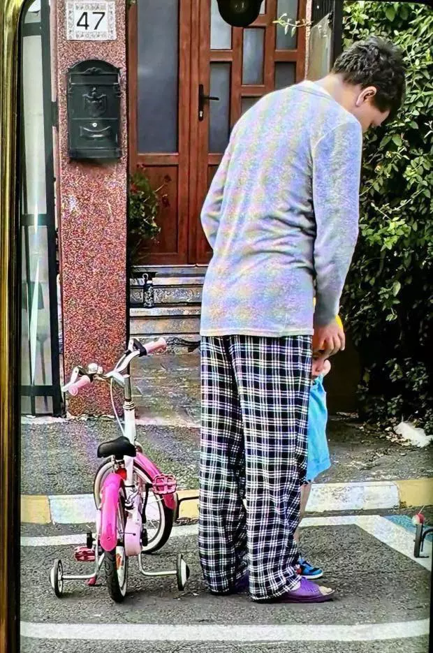 nicusor dan in pijamale