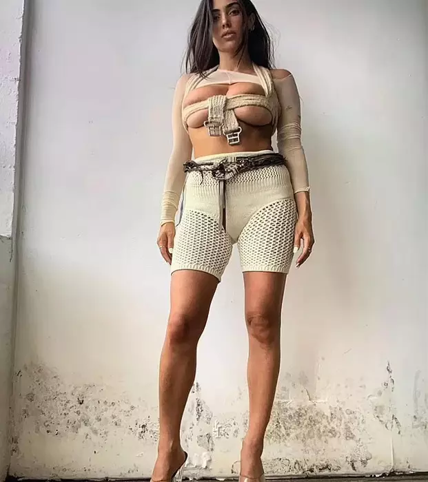 bianca censori 4