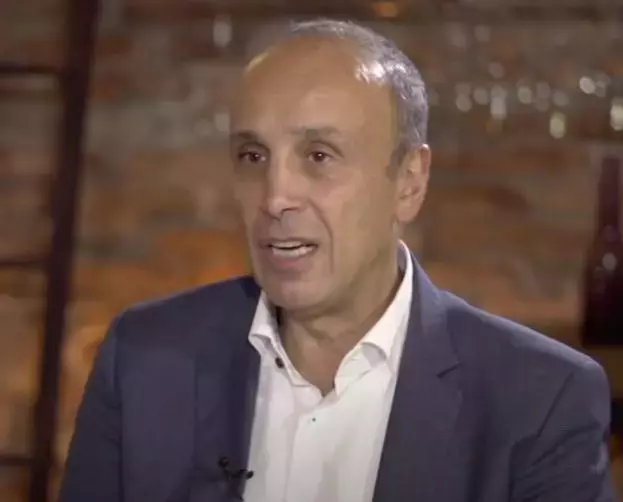 Dr.-Wargha-Enayati-imperiul-leilor-1