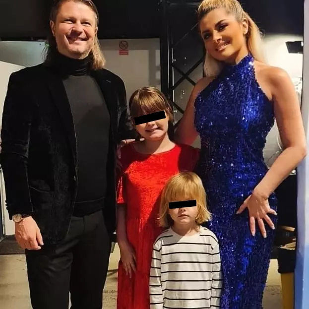 Iana Novac, soțul ei, Octavian Dobrotă, și copiii lor, Erika și Alexandru