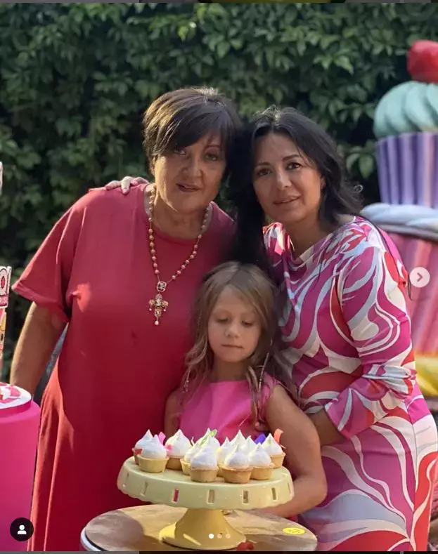 oana-mizil-cu-mama-si-fiica-ei