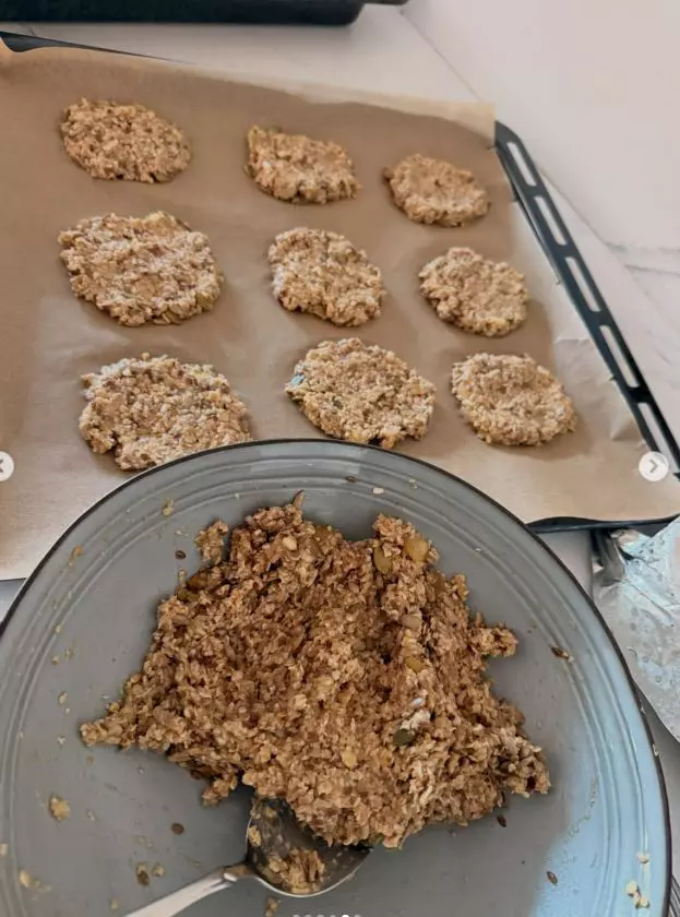 Cum prepară Elwira Petre biscuiții sănătoși cu ovăz și banane