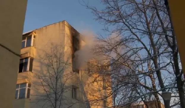 surse-mama-omorat-bebelus-etaj-apartament-flacari-incuiata-in-casa-lumini-in-dormitor-880347