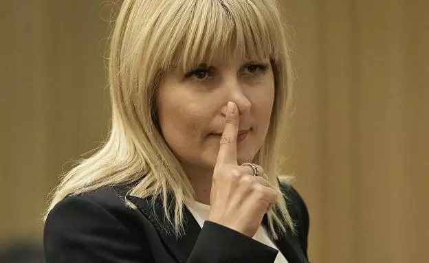 elena-udrea-semn-nas