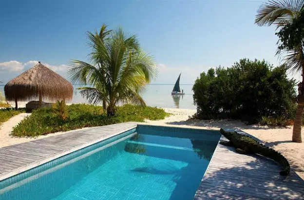 azura-benguerra-villa-amizade-view-over-pool-to-beach