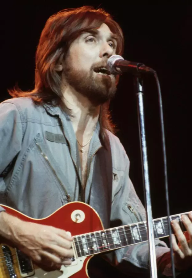 Dennis Locorriere8