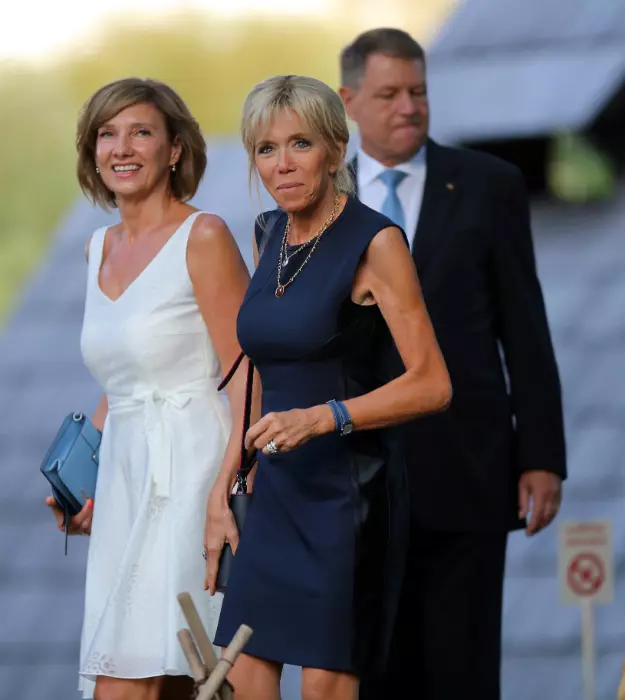 Carmen Iohannis si Brigitte Macron in vizita la Muzeul Satului