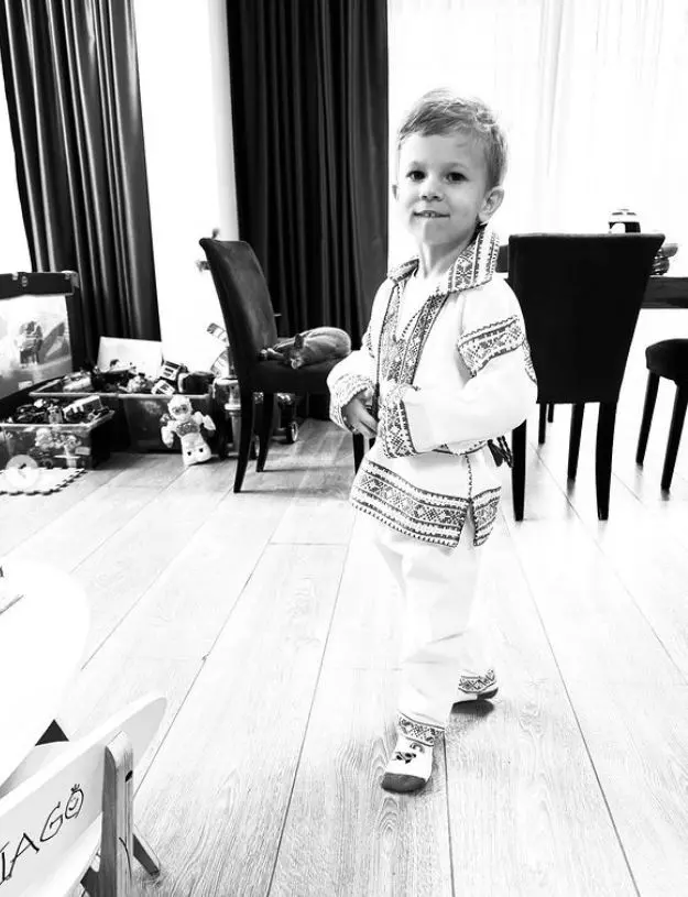 Tiago, in costum national de 1 Decembrie