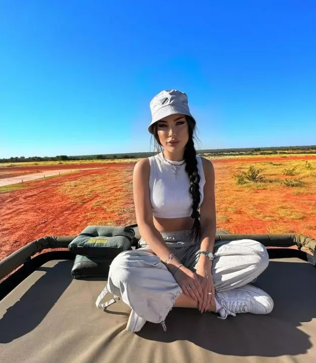 Ioana Țiriac a petrecut Paștele în Africa (6)