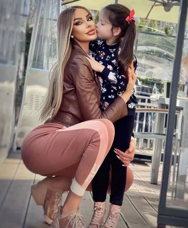 Bianca-Dragusanu-fiica-5