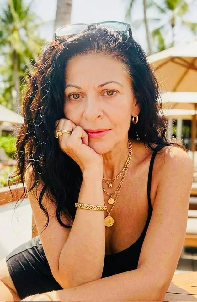 elena carstea in costum de baie