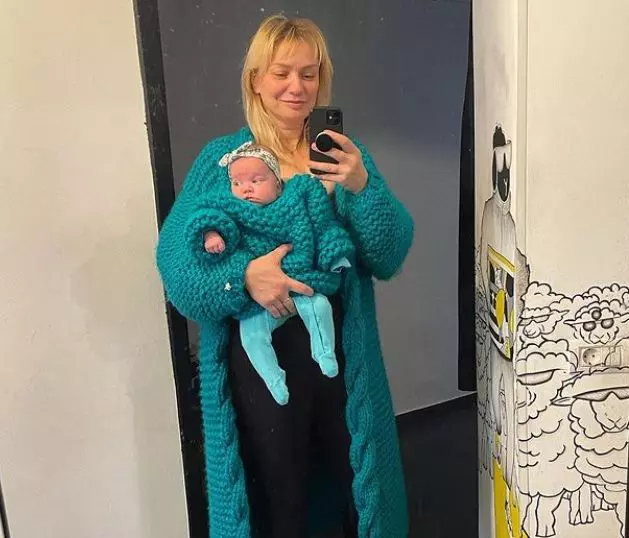 cristina-cioran-si-fetita-ei-au-covid-19-care-este-starea-lor-dupa-ce-au-fost-internate-in-spital_size19